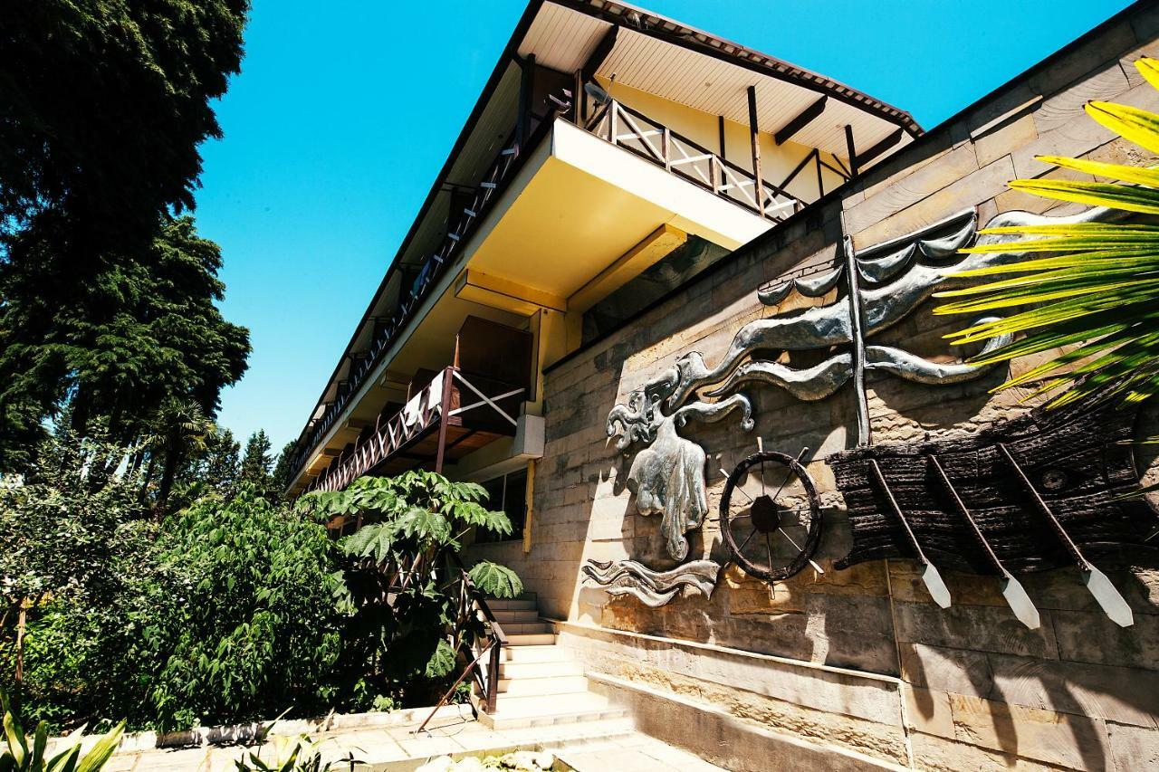 Pitsunda Hotel Exterior photo